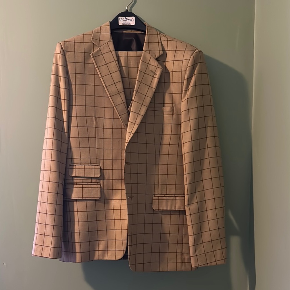 Tan Three-Piece Custom Suit w/ Brown Windowpane | SuitSupply Style | 38R Fit